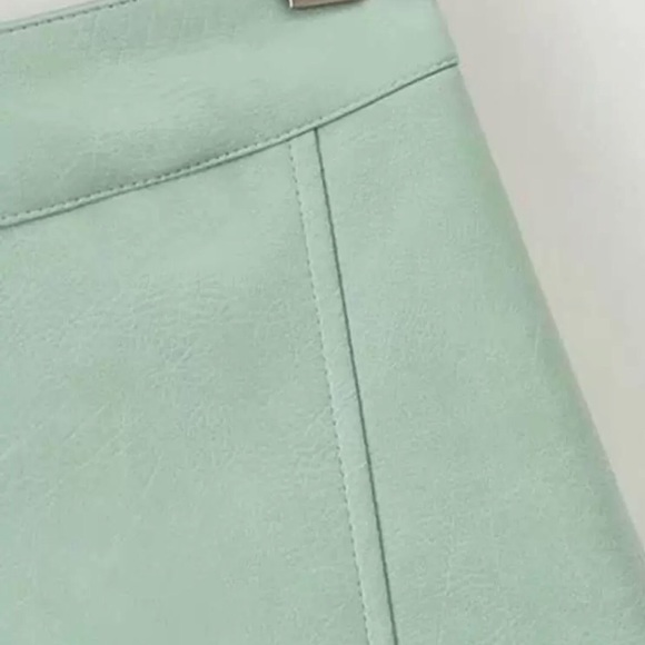 🆕Mint green faux thick leather high waist skirt - Picture 5 of 8